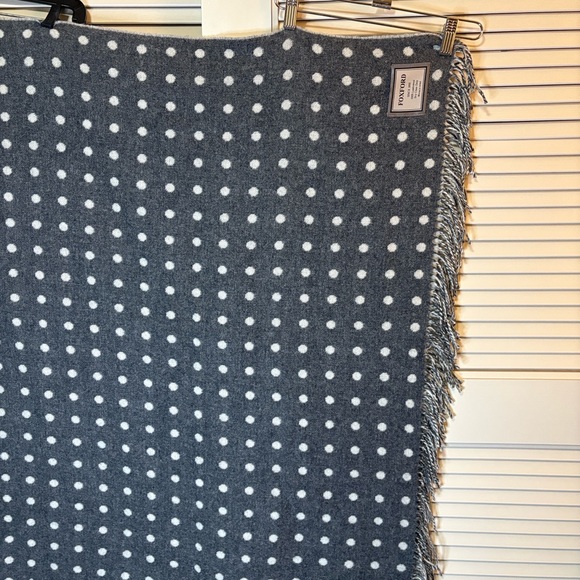 Foxford throw blanket 100% lambswool gray and white polka dot fringe Ireland - Picture 5 of 8